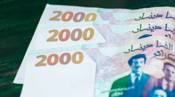 الدينار الجزائري يواصل الانهيار إلى أدنى مستوياته القياسية